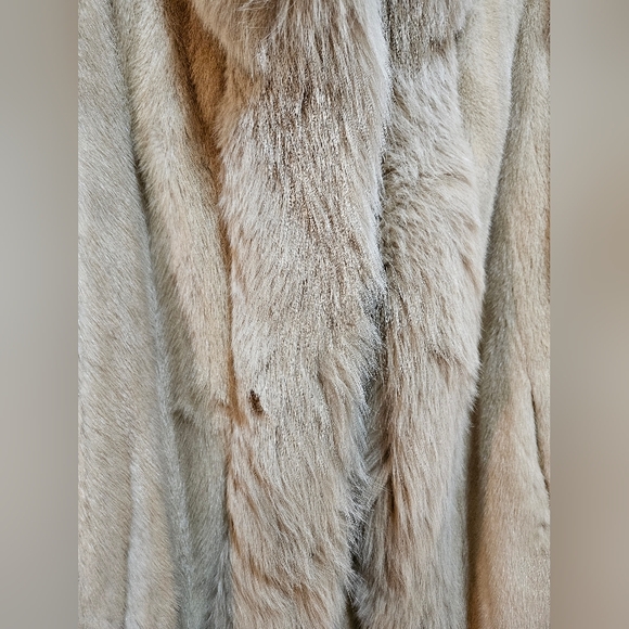 Rovalia Mink Stroller with Shadow Fox Trim - Picture 3 of 6